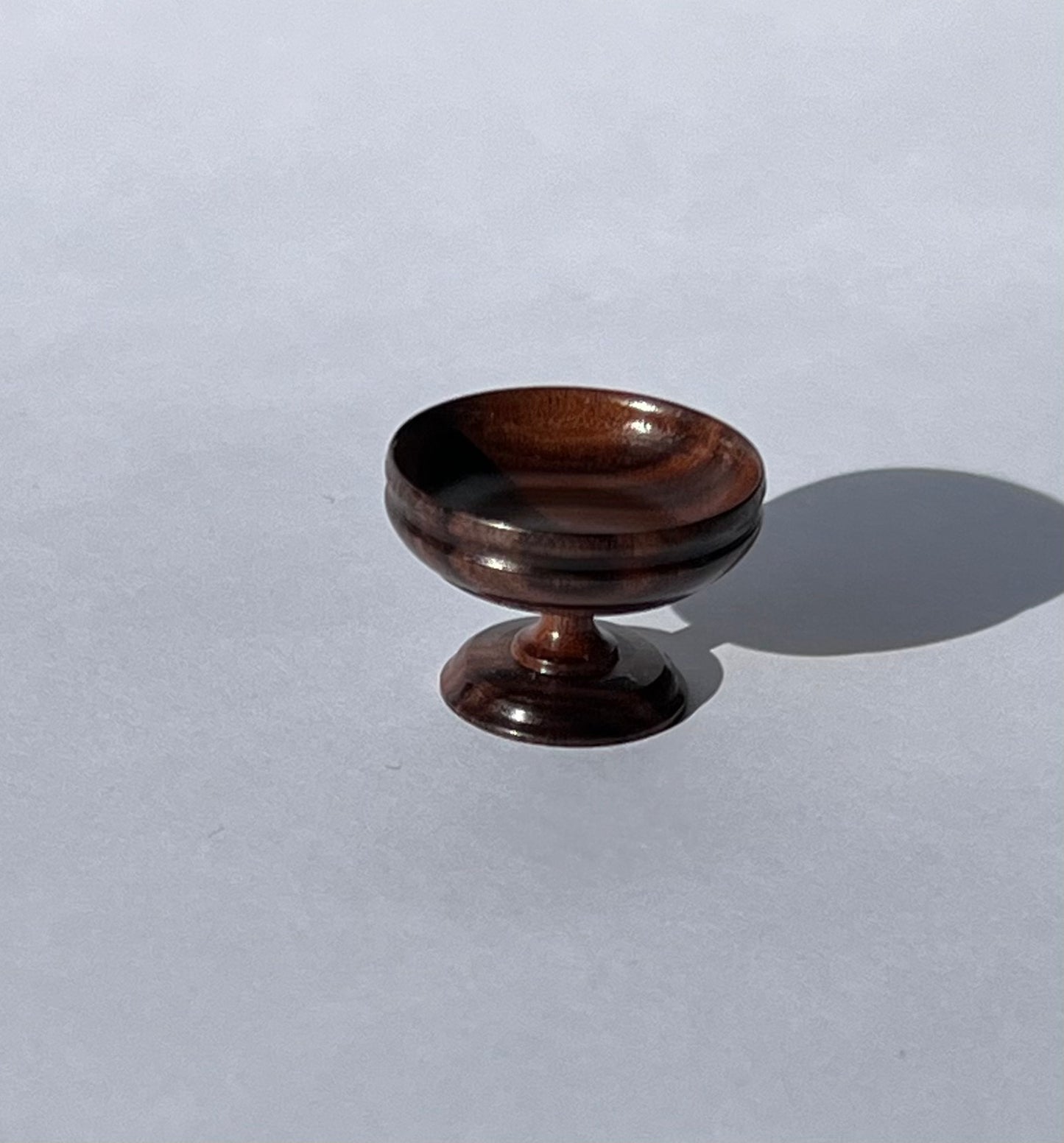 Schaal op voet in Palissander