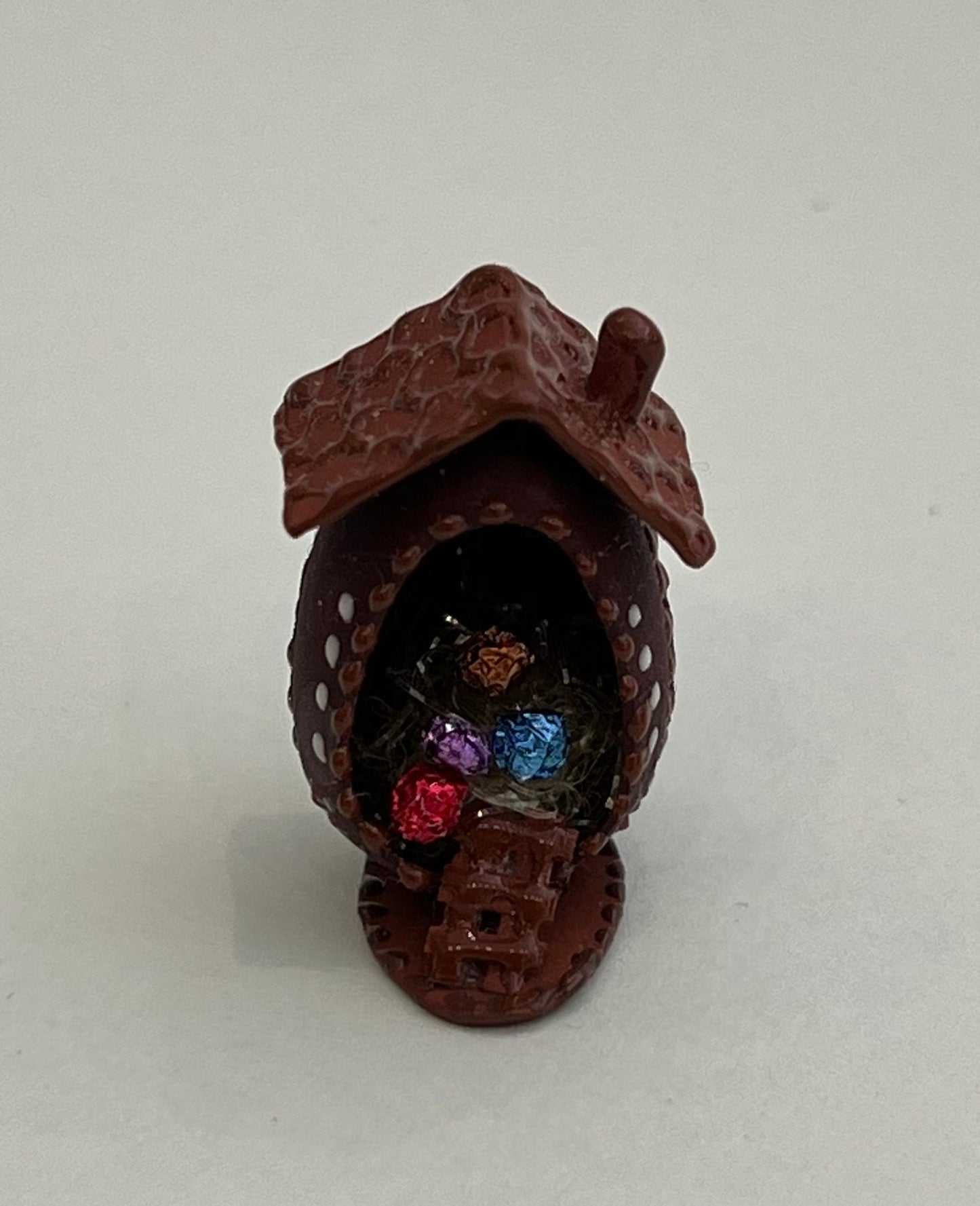 Paasei Huisje gevuld