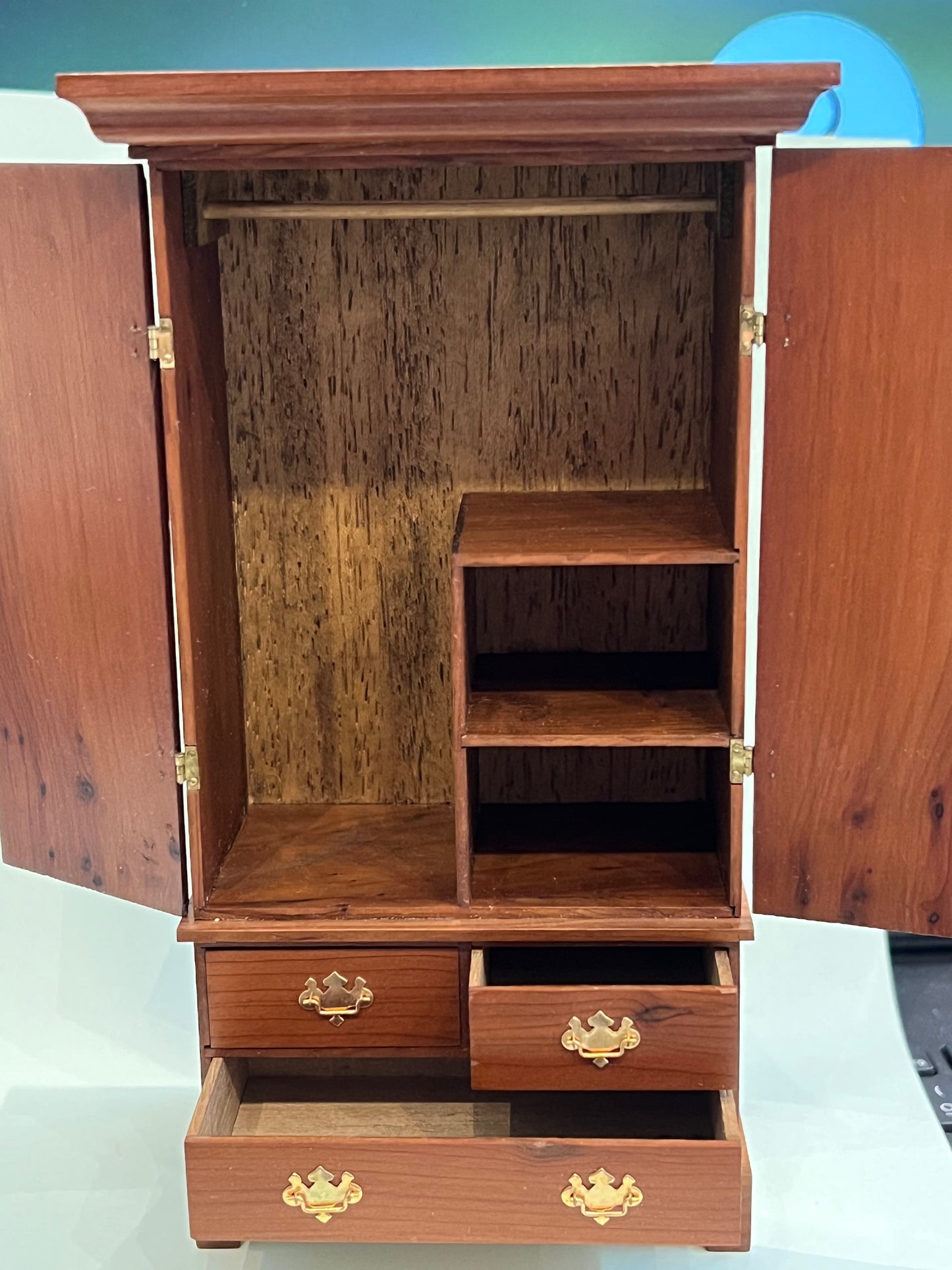 Kleding kast Escutcheon