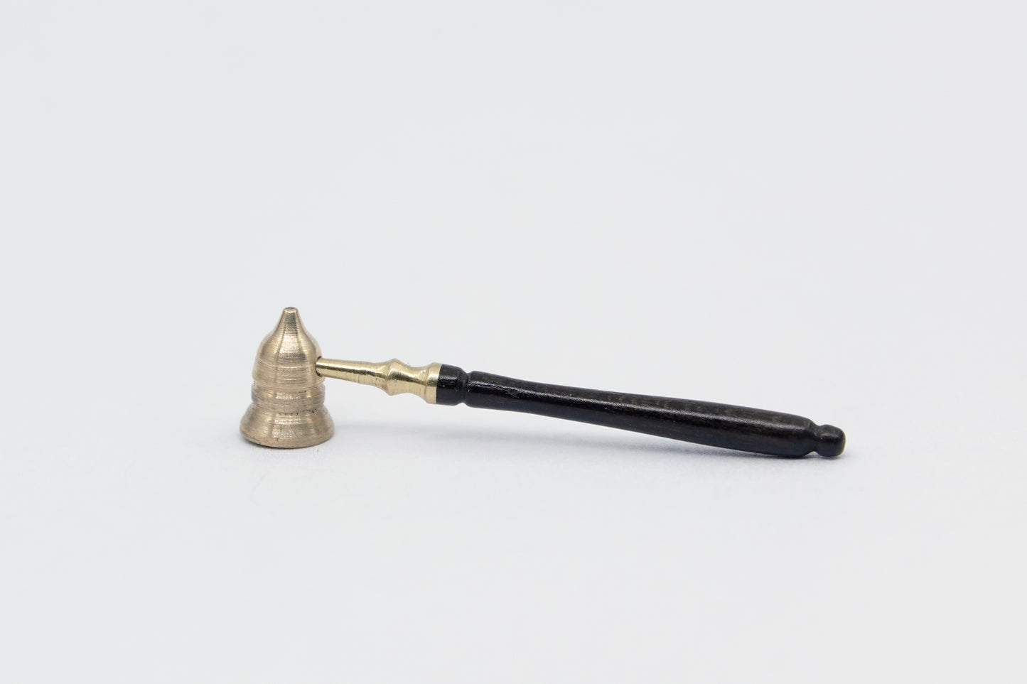 Kaarsendover in ebbenhout en messing