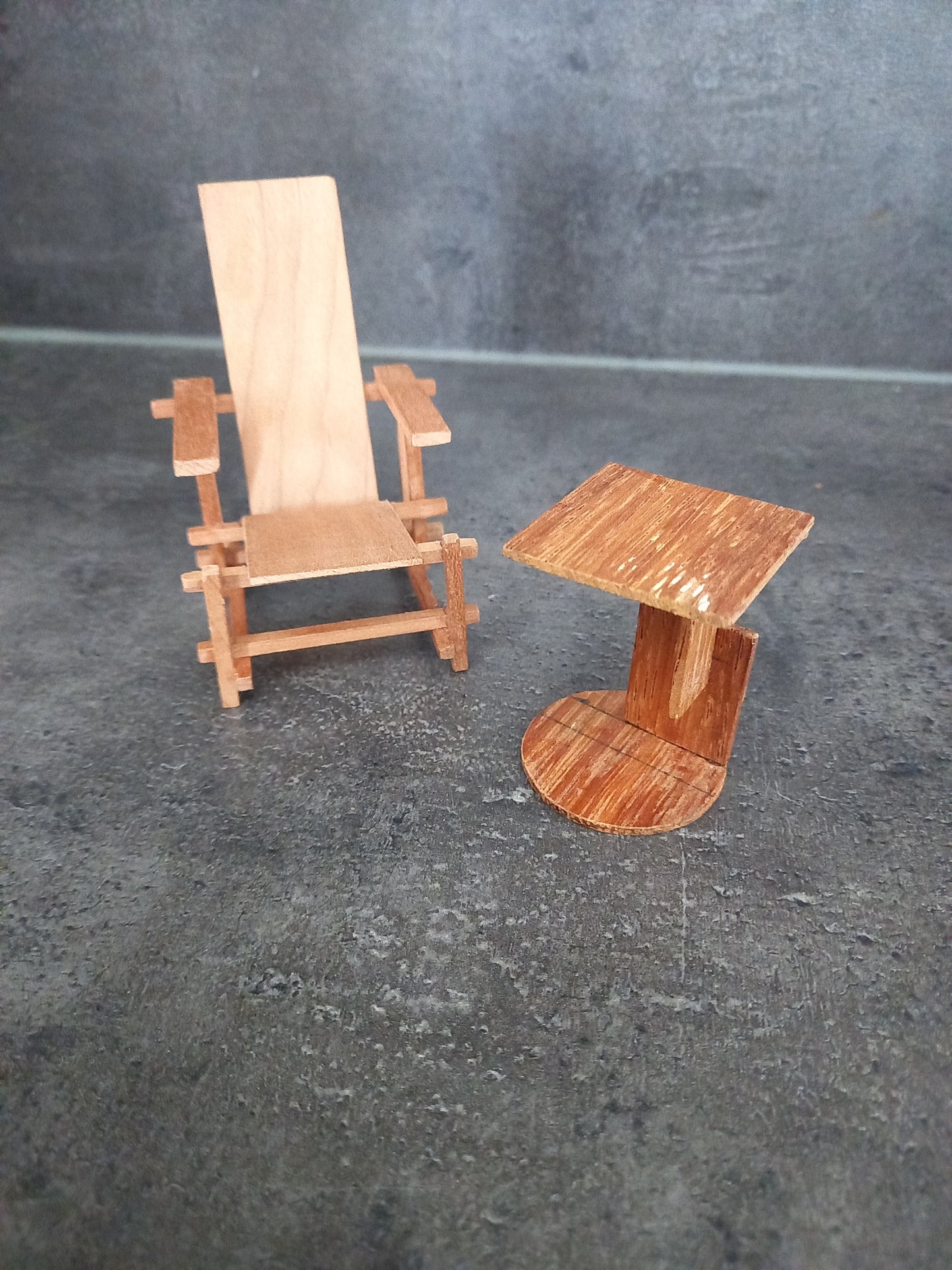 Rietveld stoel met tafel